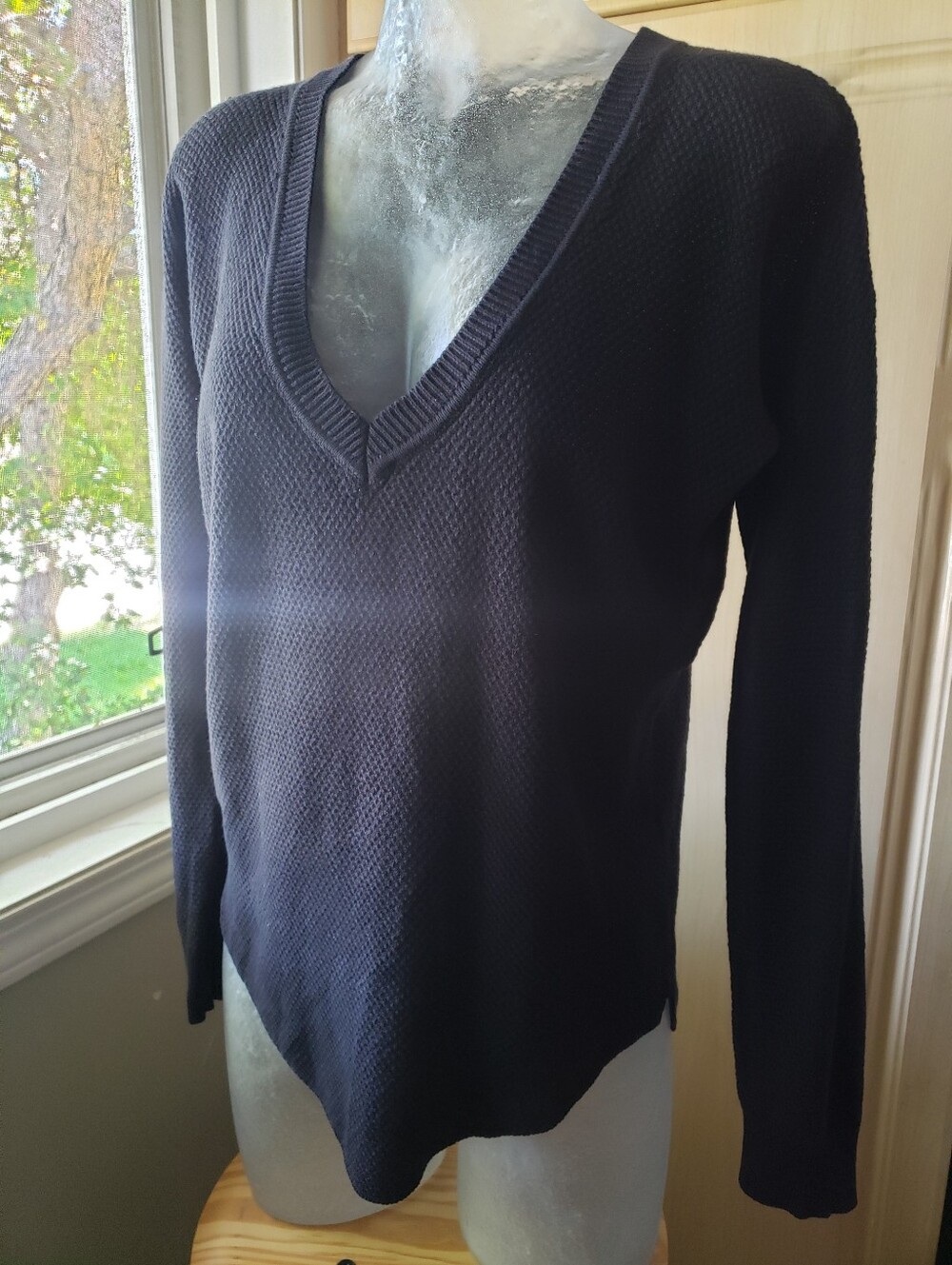 Wilfred Silk Blend Black V-Neck Lightweight Knit Sweater